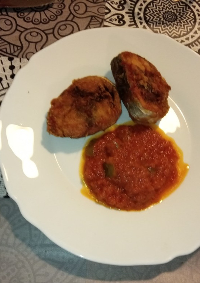 Una foto de Atún 🦈 con tomate 🍅