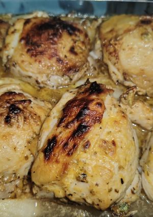 Una foto de Pollo al horno jugoso 😋
