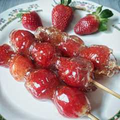 รูปของ Tanghulu (Candied Strawberry / Permen Stroberi)