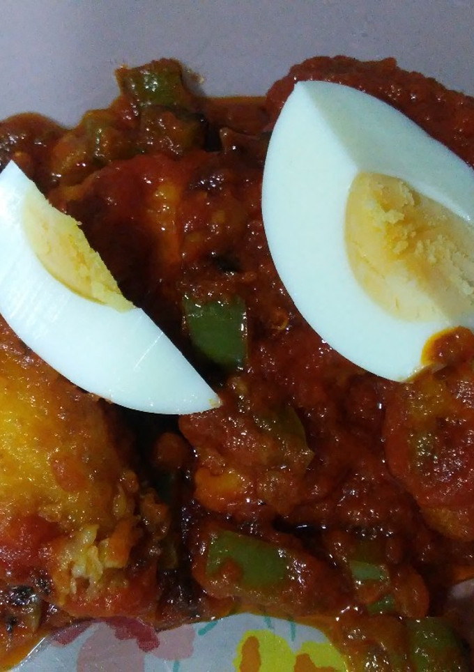 Una foto de Bacalao con tomate