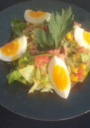 O poză a rețetei Salată verde cu pește ton.