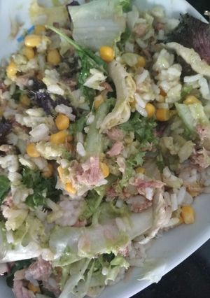 Una foto de Ensalada de arroz con guacamole