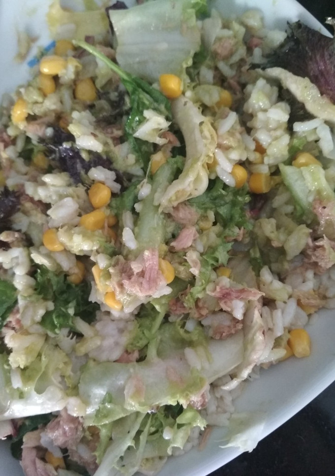 Una foto de Ensalada de arroz con guacamole