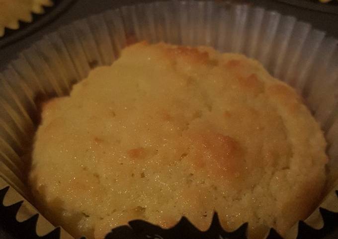 Easy (gluten free) Vanilla Coconut Flour Cupcakes