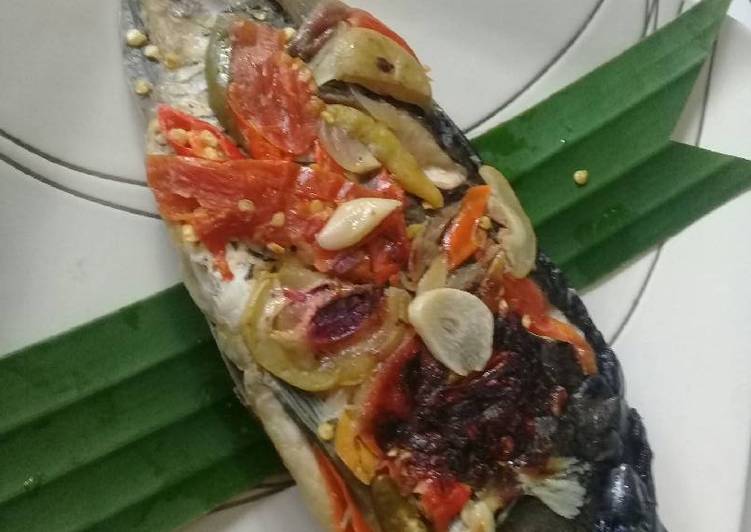 Langkah mengolah Pepes ikan mas bumbu iris bumbu 5 legit