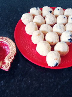 ஸ்பெஷல் ரவாலாடு(rava laddu recipe in tamil) செய்முறை முக்கிய புகைப்படம்