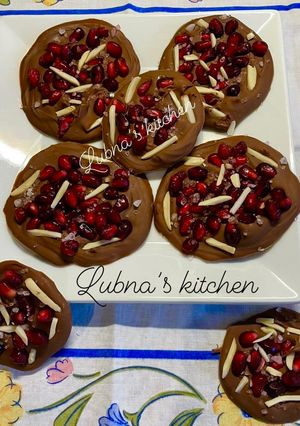 A picture of Chocolate Pomegranate Bites with Sea Salt:.
