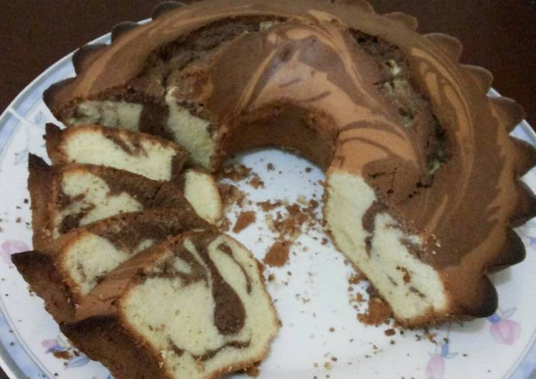 Langkah Mudah untuk Menyiapkan Marble cake pak Sahak Anti Gagal