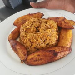 A picture of Porriage beans with fried plantain.