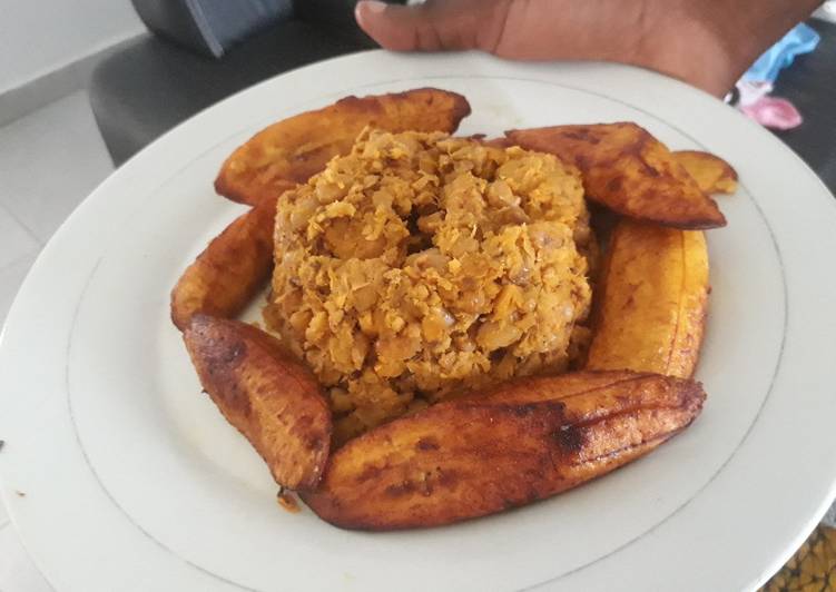 Porriage beans with fried plantain