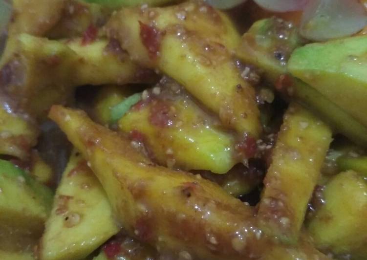 Rujak mangga dan anggur