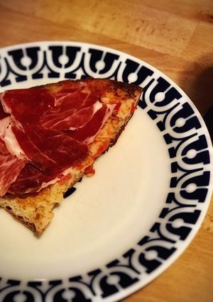Foto principal de Pa amb tomàquet i pernil ibèric —pan con tomate y jamón ibérico—