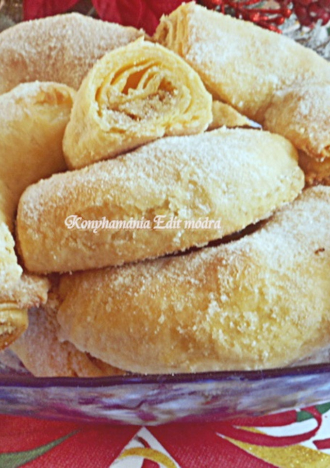 Diós, omlós-leveles kifli recept fotója