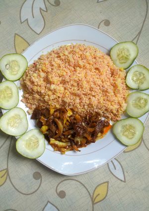 A picture of Couscous with pomo sauce.