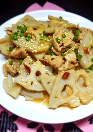 รูปของ รากบัวผัดหมูซอสมิโซะงาบด