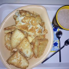 A picture of Golden yam and tea.