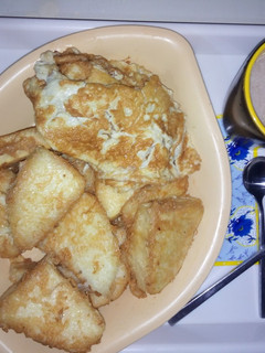 A picture of Golden yam and tea.