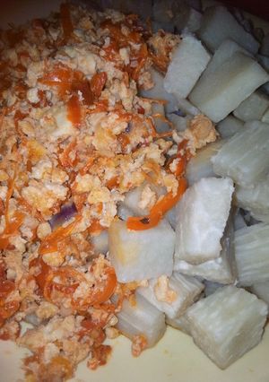 A picture of Yam with egg sauce.