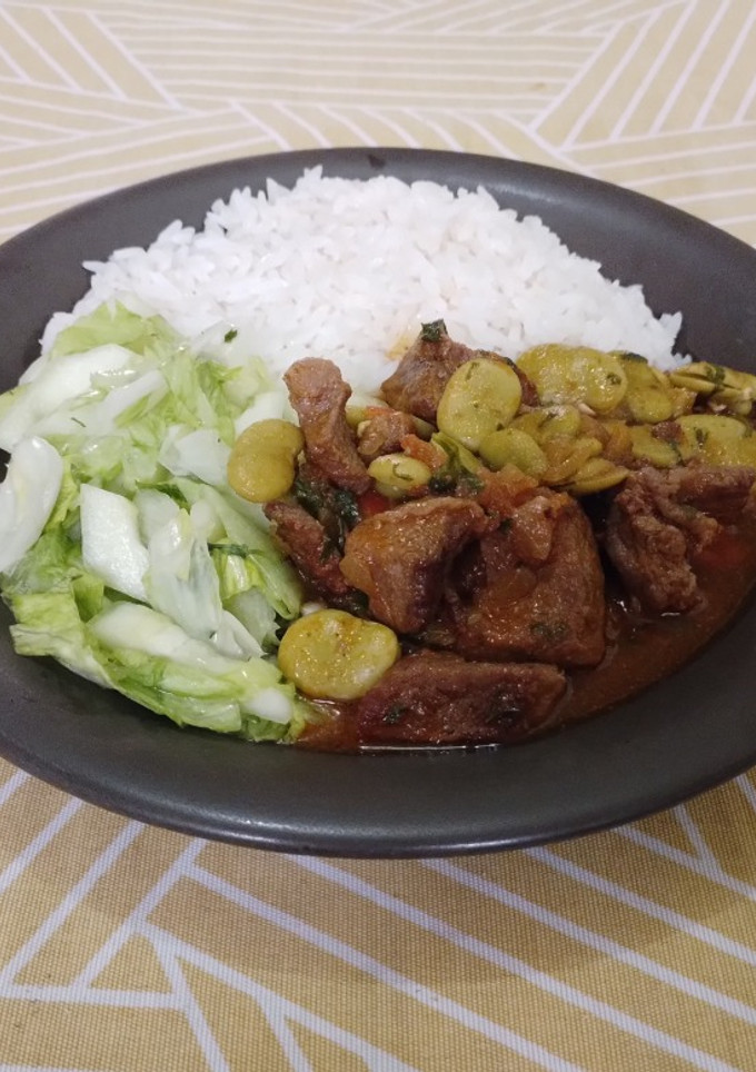 Una foto de Estofado de carne con habas