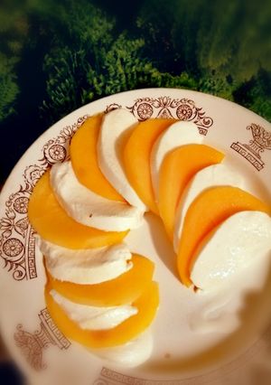 Zdjęcie przepisu Kaki z mozzarellą a'la caprese.