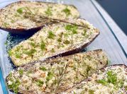Une photo de aubergine au four et parmesan