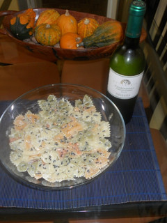Una foto de Ensalada de pasta con salmón y mujol