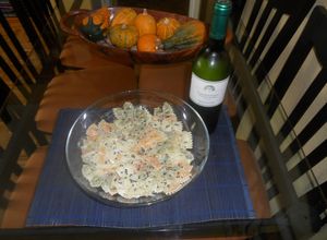 Una foto de Ensalada de pasta con salmón y mujol