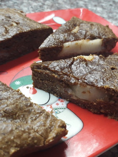 Una foto de Brownie miniatura de peras