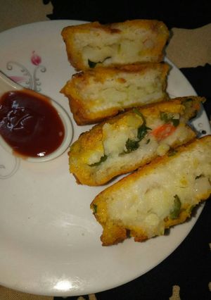 A picture of Potato stuffed pakora.