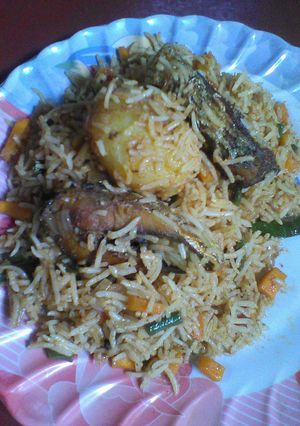A picture of Hilsa biryani.