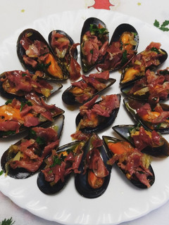 Una foto de Mejillones en salsa con jamón