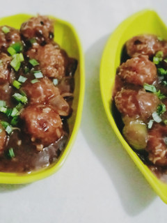 लेफ्ट ओवर नूडल्स मंचूरियन (left over noodles manchurian recipe in Hindi) रेसिपी मुख्य फोटो