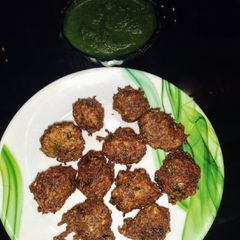 A picture of Crispy green moong dal pakode.
