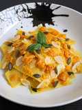 Maltagliati con ragù di zucca e mandorle profumato al basilico