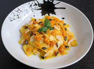 Foto di Maltagliati con ragù di zucca e mandorle profumato al basilico
