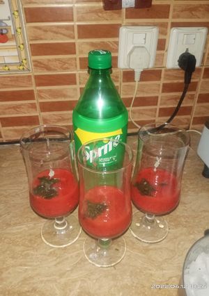 A picture of Strawberry mint margarita.