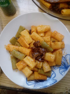 Una foto de Macarrones de tubo con ternera