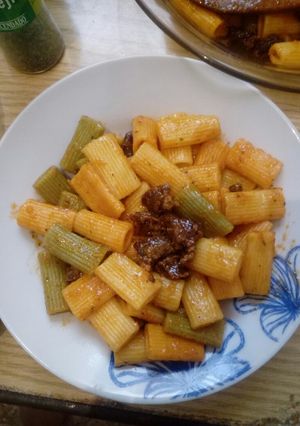 Una foto de Macarrones de tubo con ternera