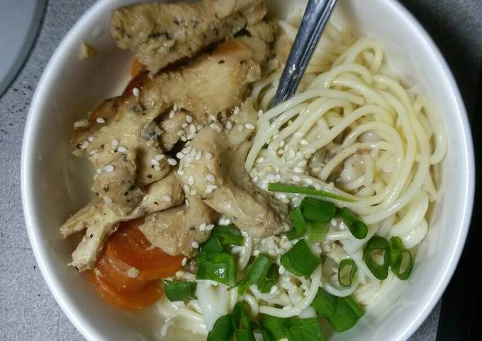 Simple Sesame Sauce Pasta with Chicken & Carrots