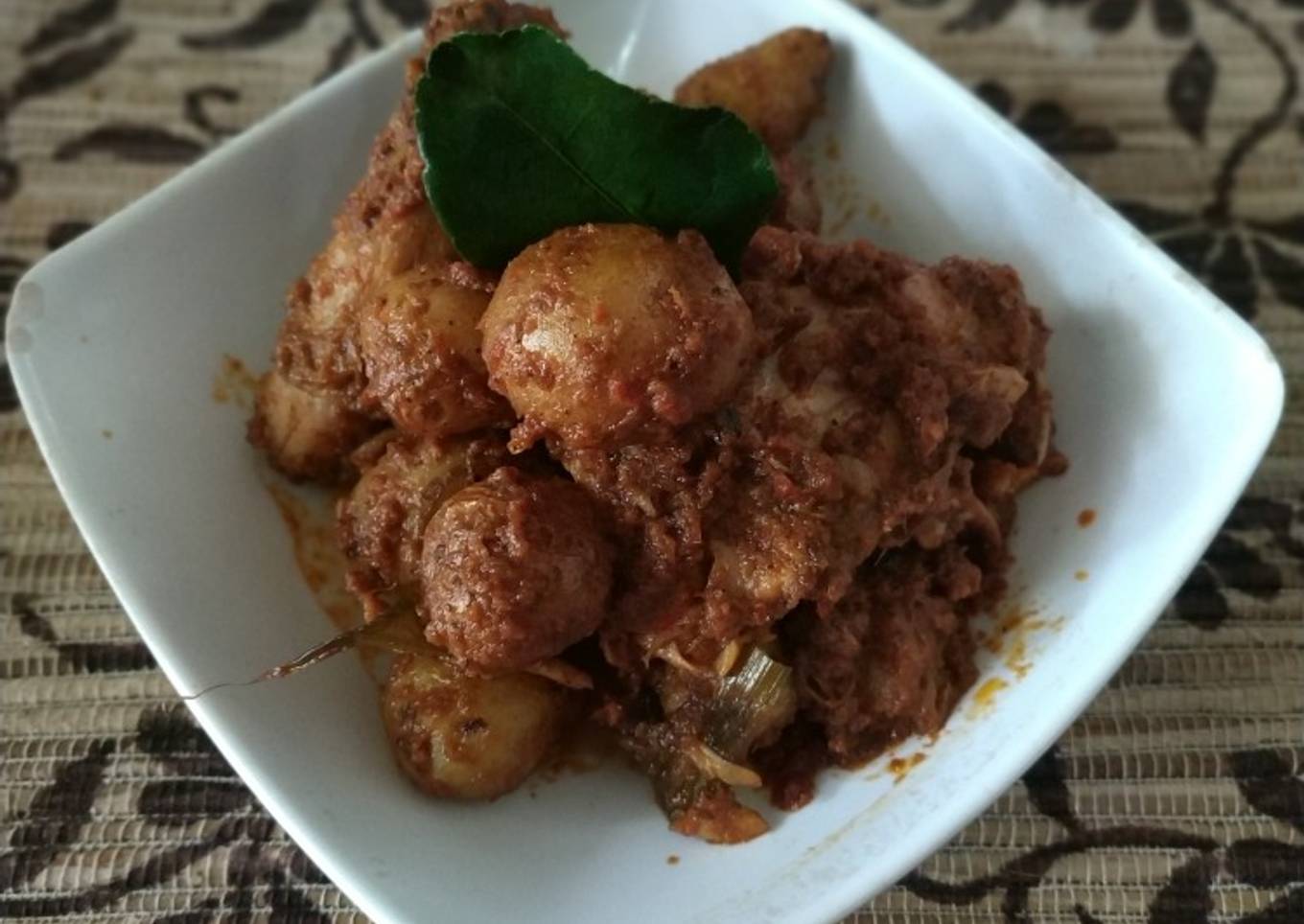 Rendang Ayam plus Kentang