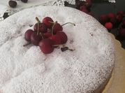 Una foto di torta ciliegie