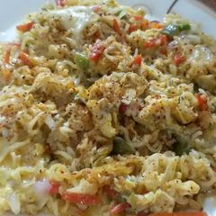 A picture of Cheesy maggi omelet.