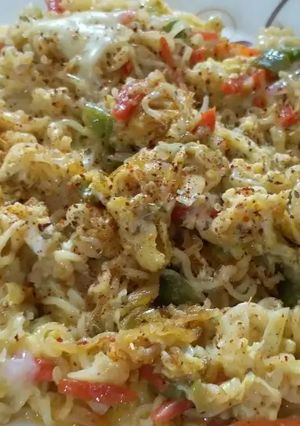 A picture of Cheesy maggi omelet.