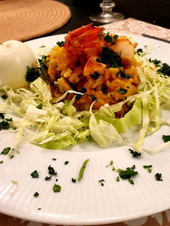 Una foto de Cóctel de gambas y ananá