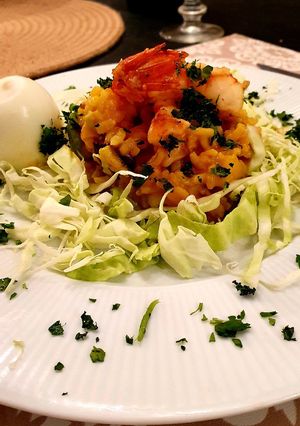 Una foto de Cóctel de gambas y ananá