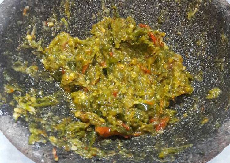 Langkah Mudah untuk Membuat Sambal lombok ijo yang Bikin Ngiler