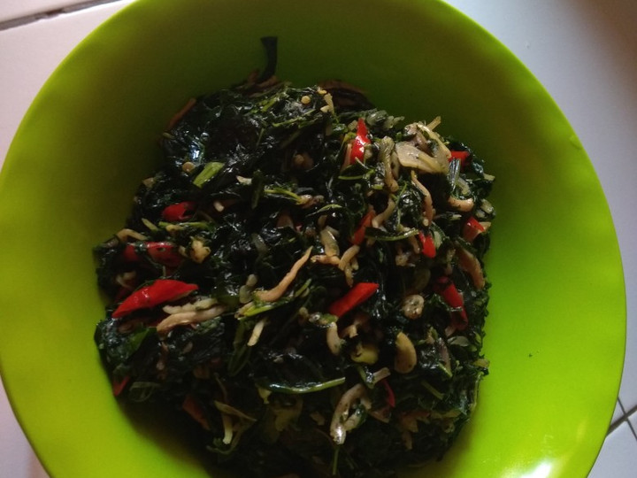 Langkah Mudah untuk Menyiapkan Tumis daun PEpaya SINGkong (Pesing) Teri, Enak Banget