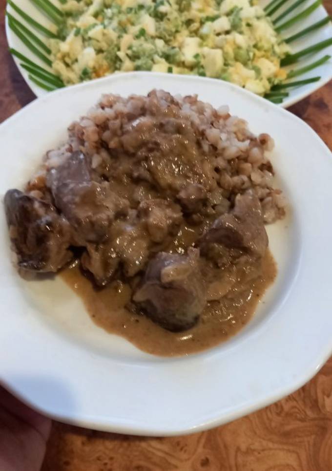 Печень куриная тушеная