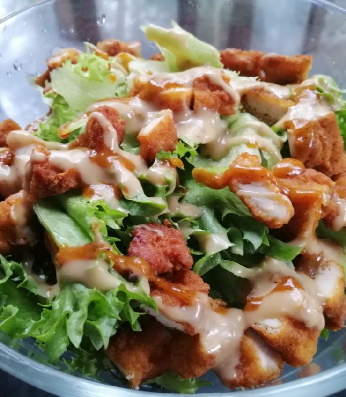 รูปของ สลัดไก่ทอด