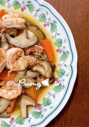 รูปของ ผัดเห็ดหอมกุ้งสด🍄🦐